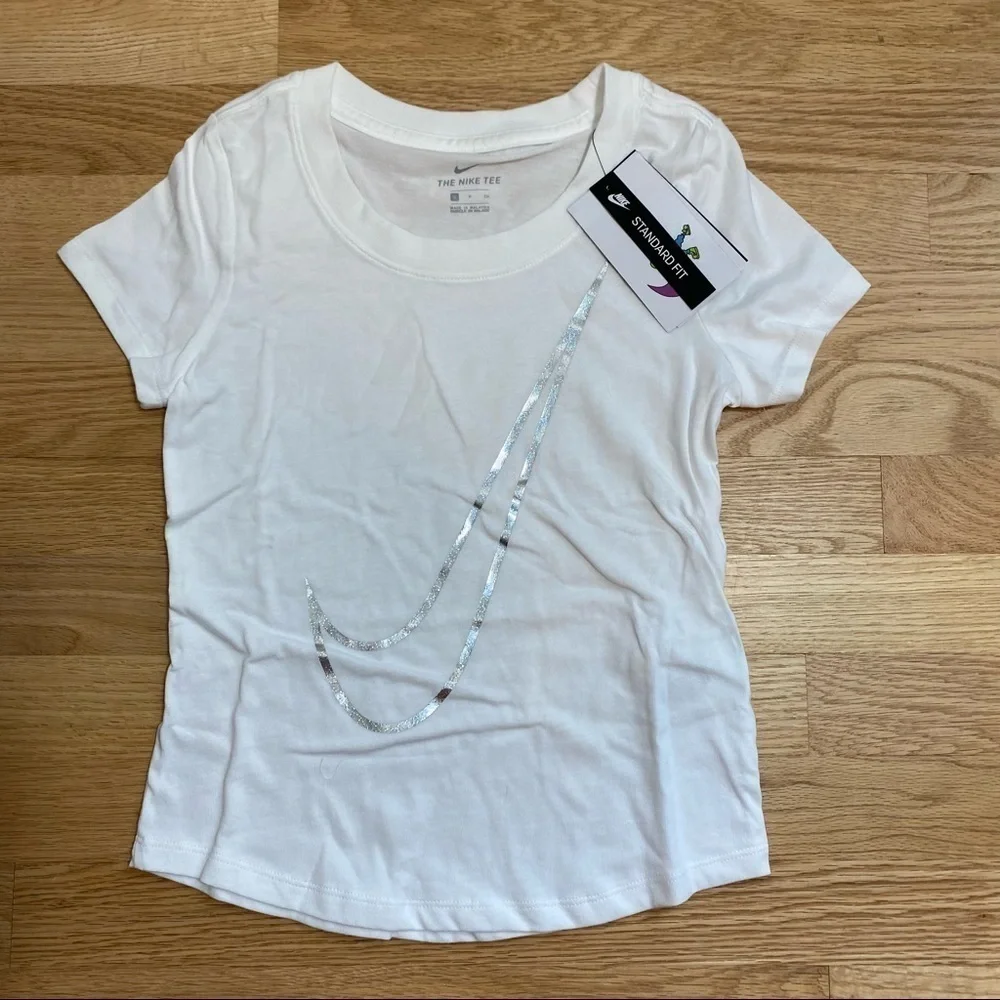 Nike White Swoosh T-shirt NWT Small Kids Girls Short Sleeve